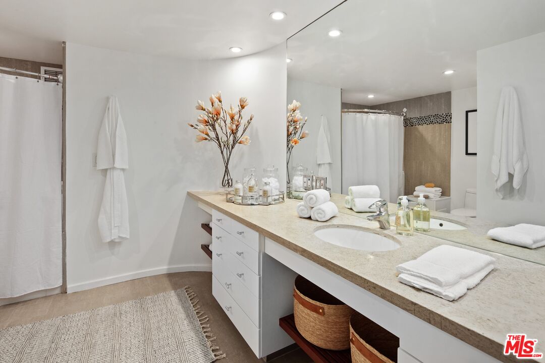 535 OCEAN AVE Unit: 1C