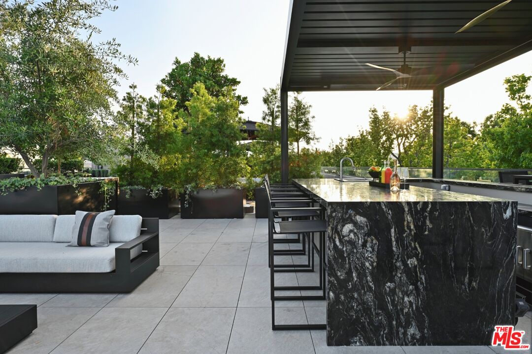 350 N Palm Dr Unit: 406