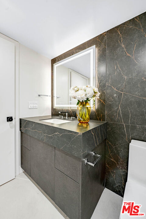 350 N Palm Dr Unit: 406