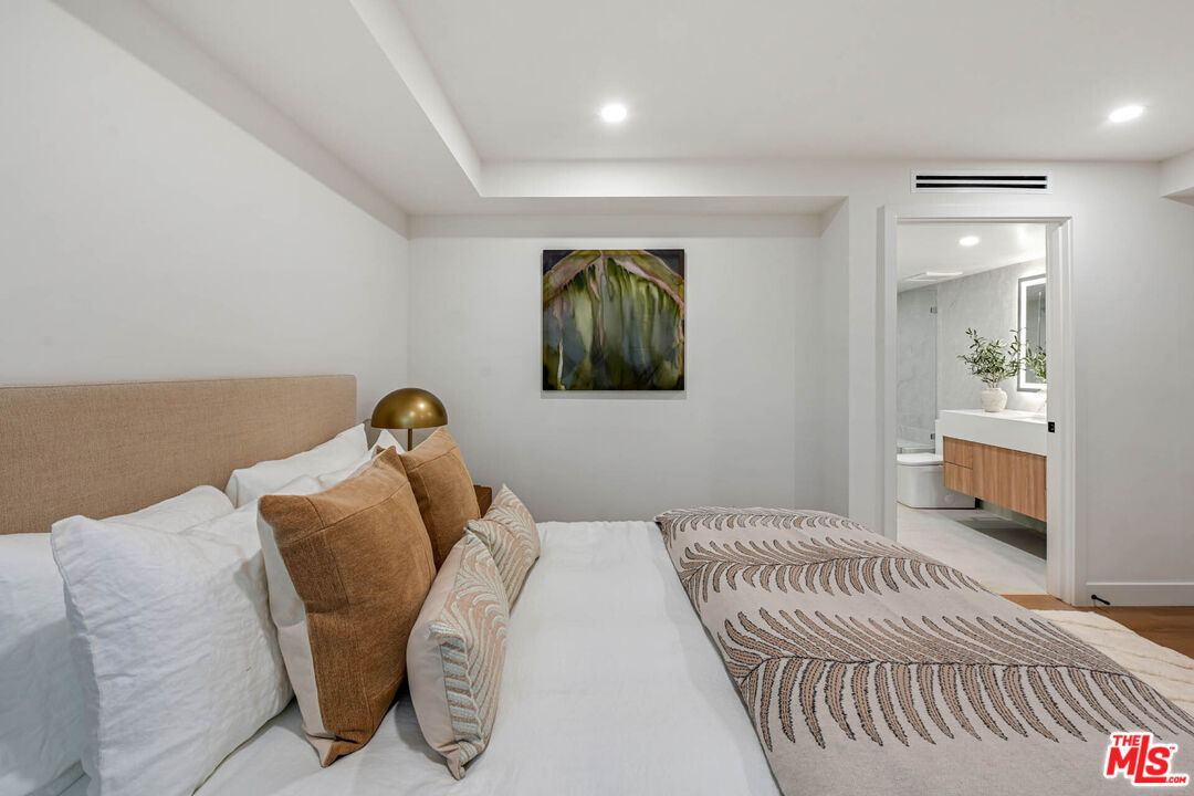 350 N Palm Dr Unit: 406