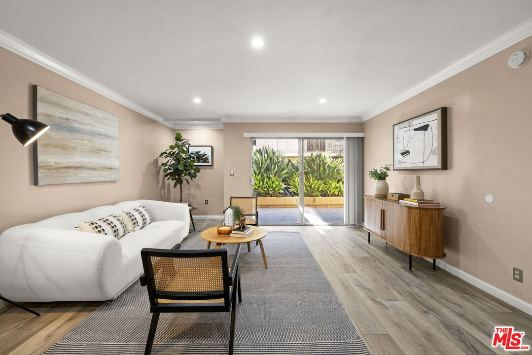 6151 Canterbury Dr Unit: 104