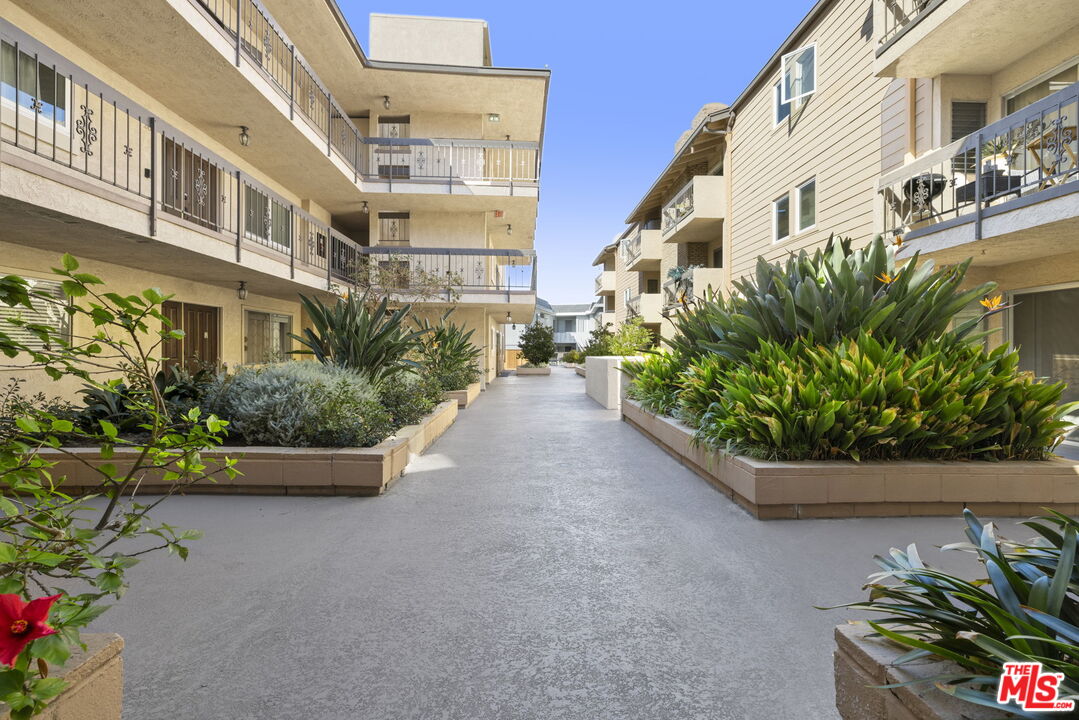 6151 Canterbury Dr Unit: 104