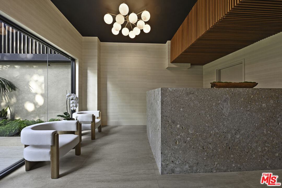 350 N Palm Dr Unit: 106