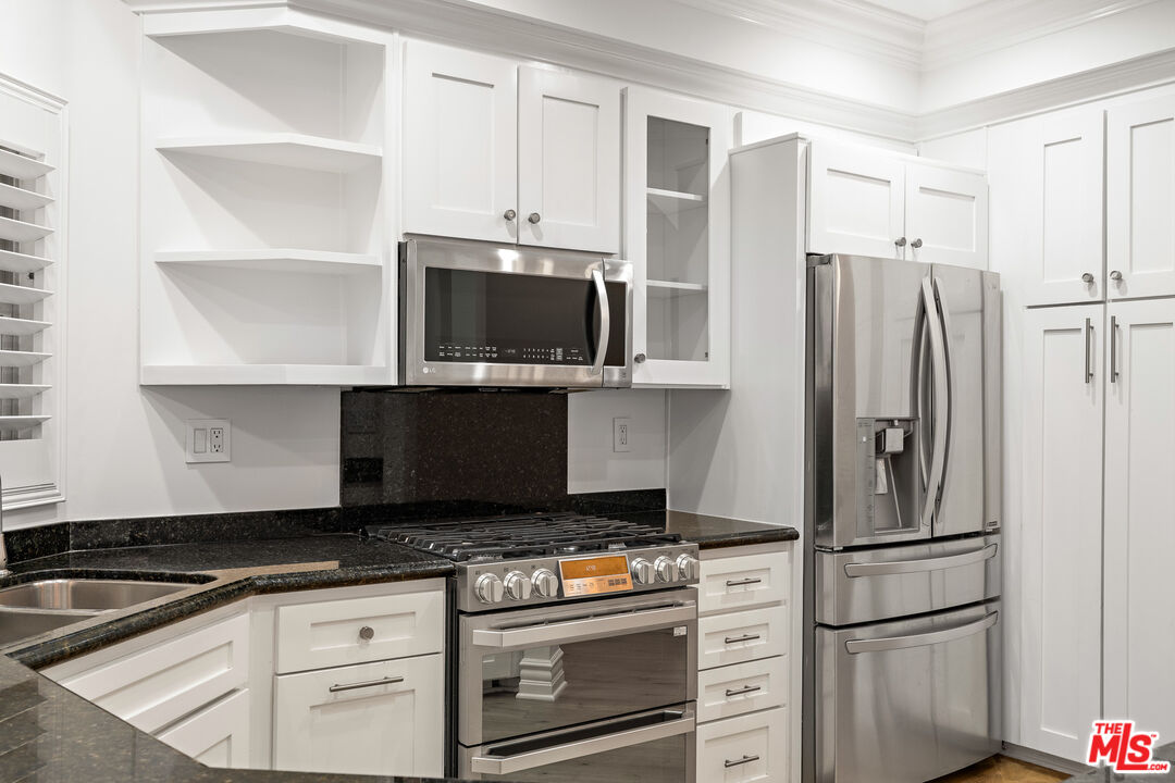 850 N Croft Ave Unit: 303