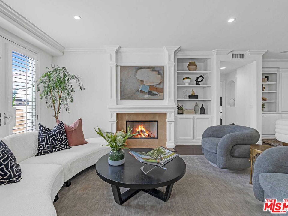 143 N Arnaz Dr Unit: 304