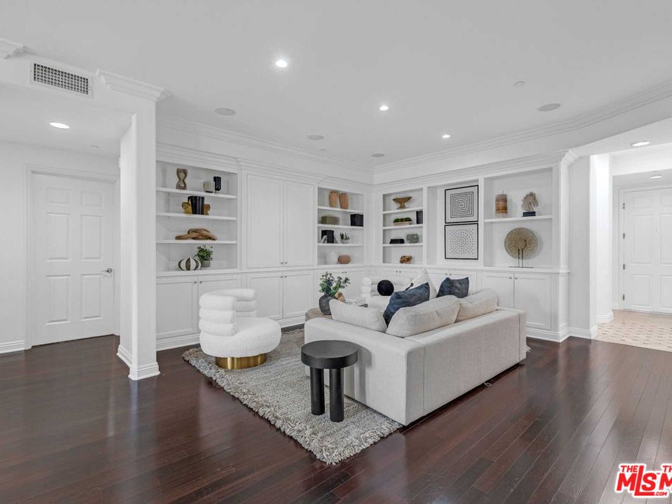 143 N Arnaz Dr Unit: 304