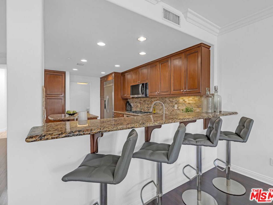 143 N Arnaz Dr Unit: 304