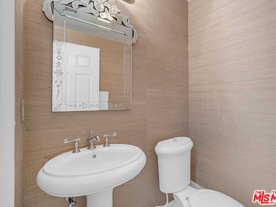 143 N Arnaz Dr Unit: 304