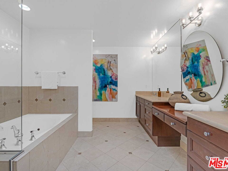 143 N Arnaz Dr Unit: 304