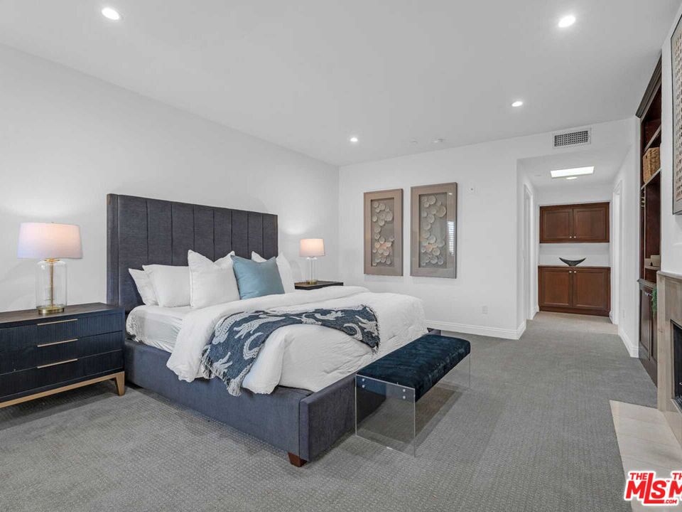 143 N Arnaz Dr Unit: 304