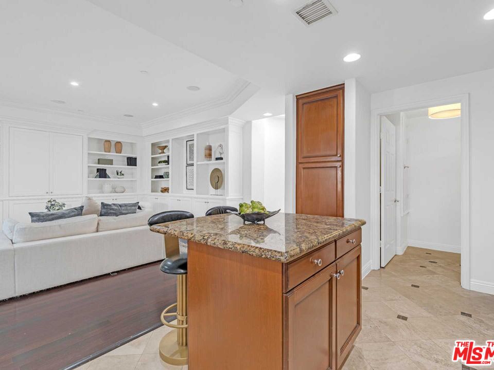 143 N Arnaz Dr Unit: 304