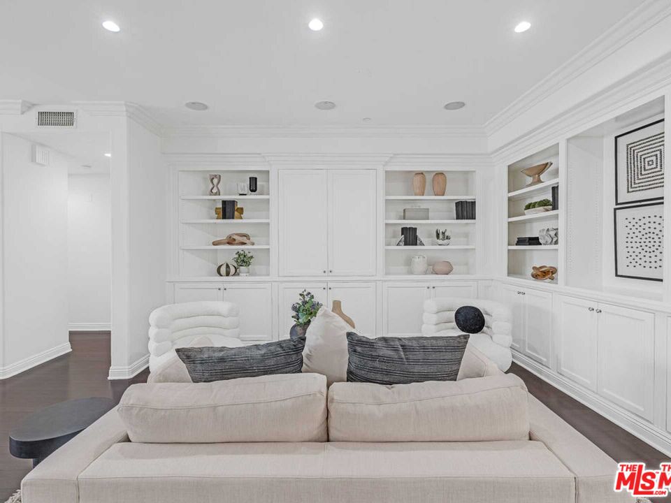 143 N Arnaz Dr Unit: 304