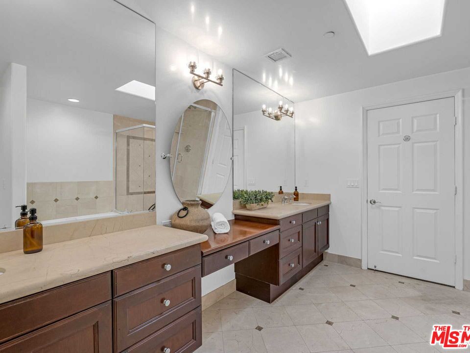 143 N Arnaz Dr Unit: 304