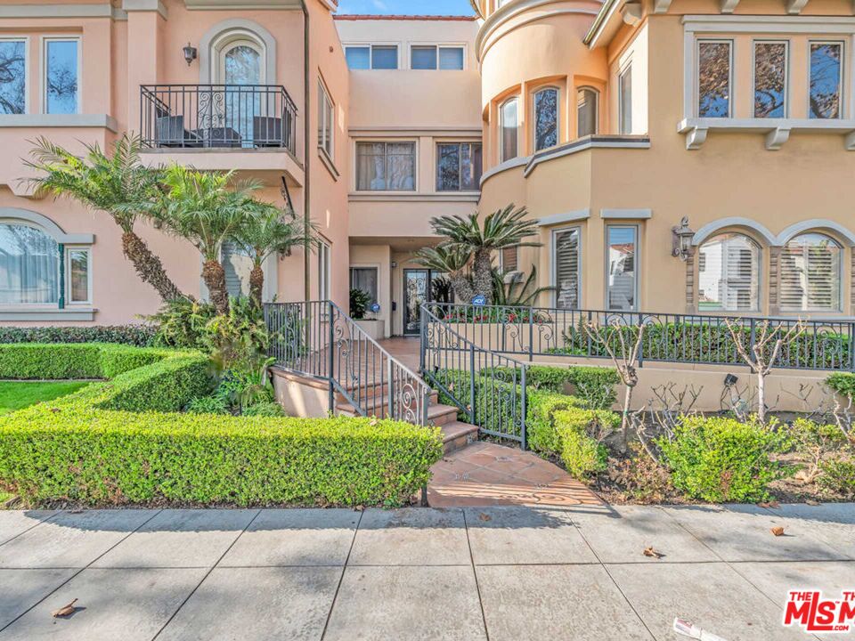 143 N Arnaz Dr Unit: 304