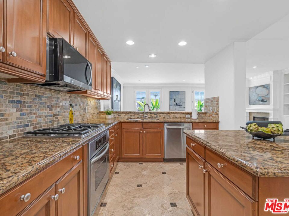 143 N Arnaz Dr Unit: 304