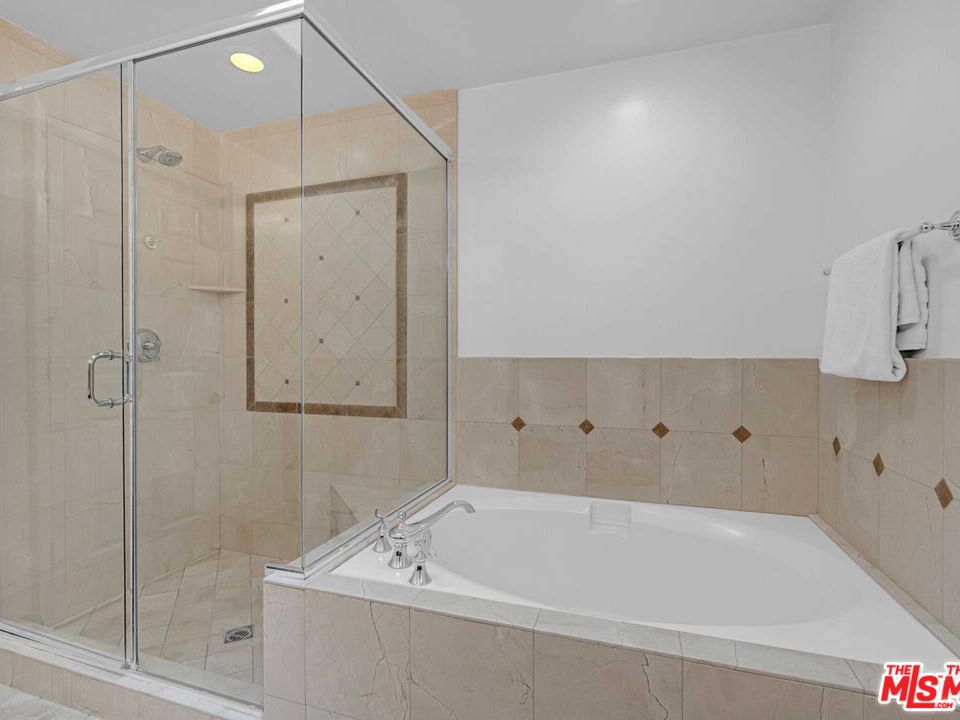 143 N Arnaz Dr Unit: 304