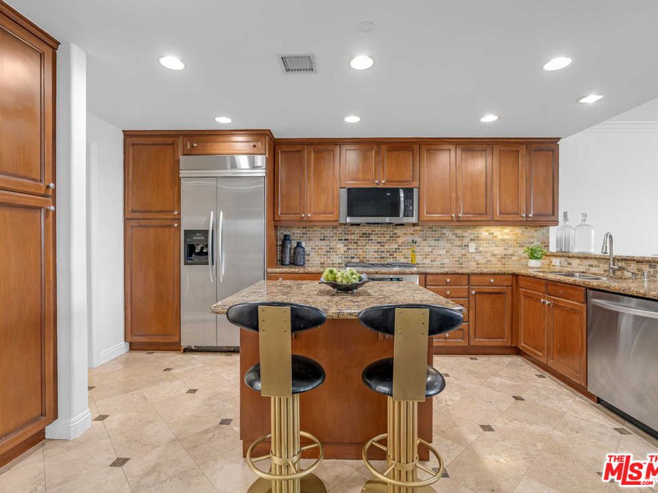 143 N Arnaz Dr Unit: 304