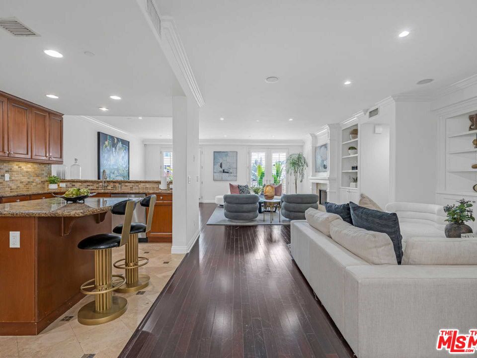 143 N Arnaz Dr Unit: 304