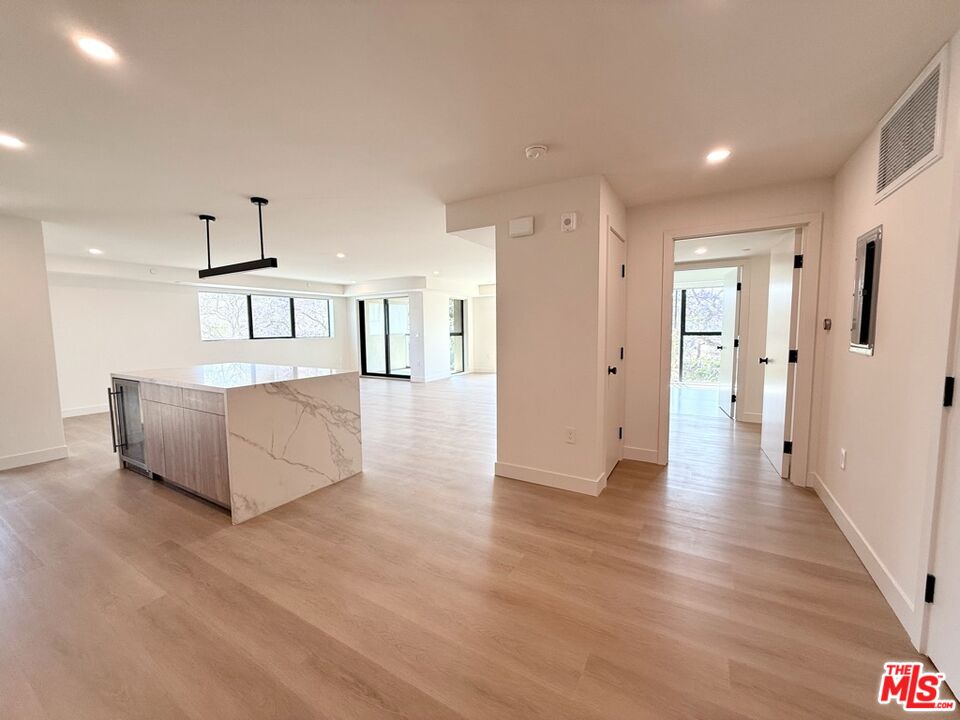 350 N Palm Dr Unit: 202