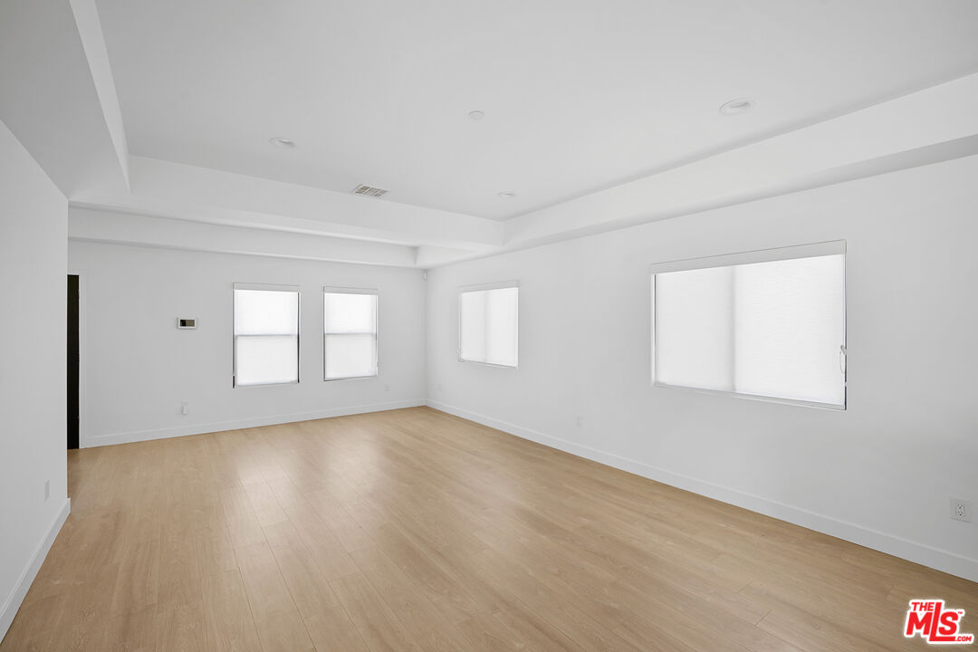 5826 Craner Ave Unit: 5822