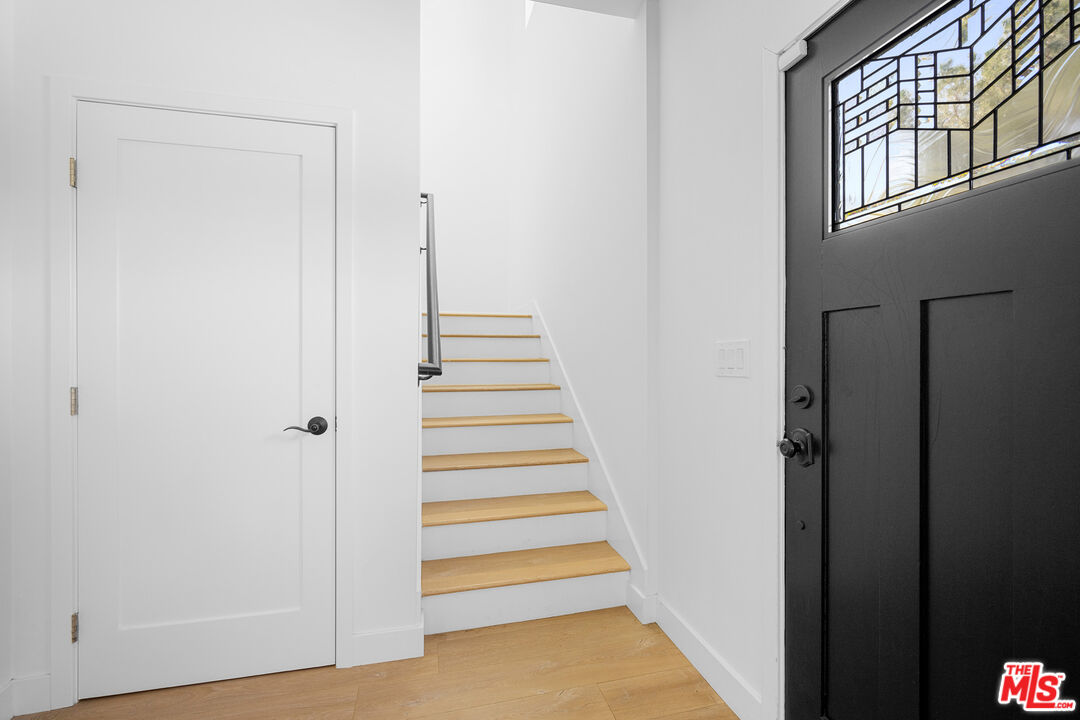 5826 Craner Ave Unit: 5822