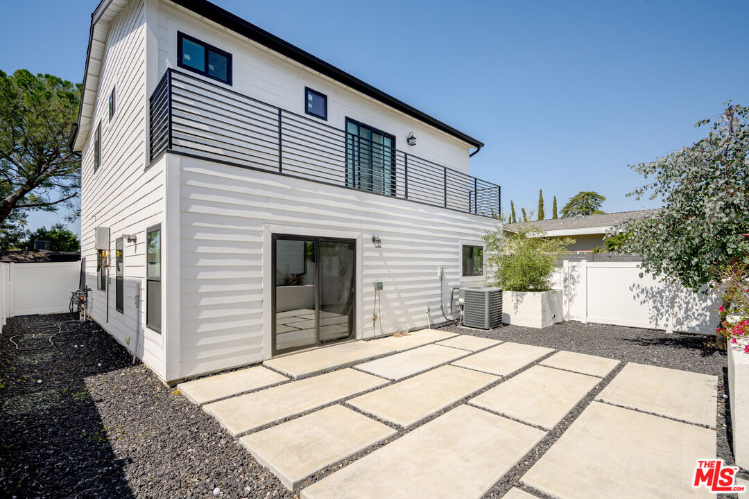 5826 Craner Ave Unit: 5822