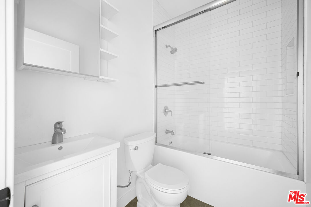 5826 Craner Ave Unit: 5822