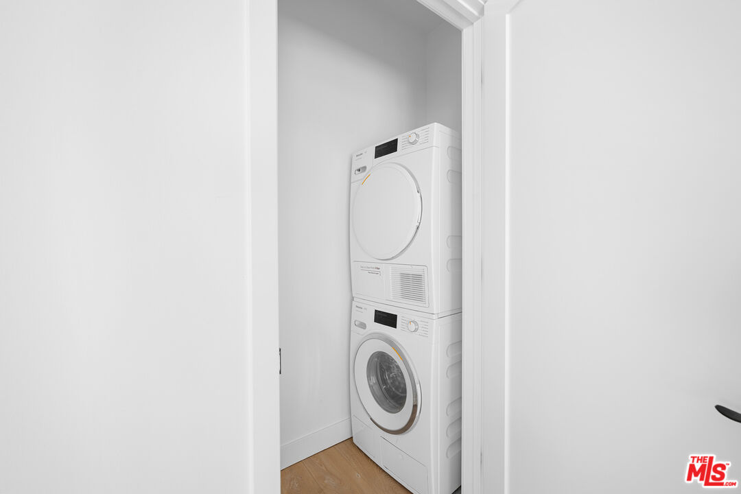 5826 Craner Ave Unit: 5822