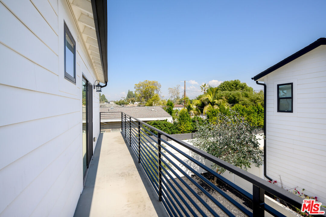 5826 Craner Ave Unit: 5822