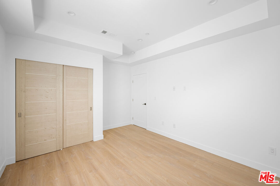 5826 Craner Ave Unit: 5822