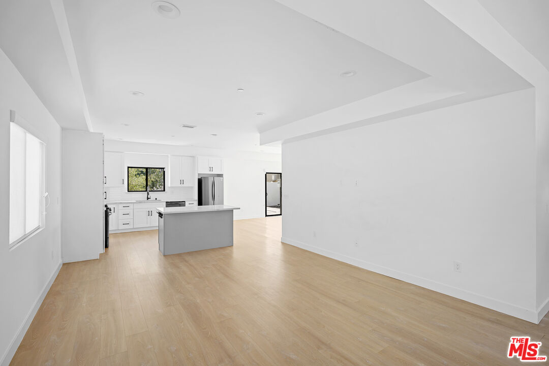 5826 Craner Ave Unit: 5822