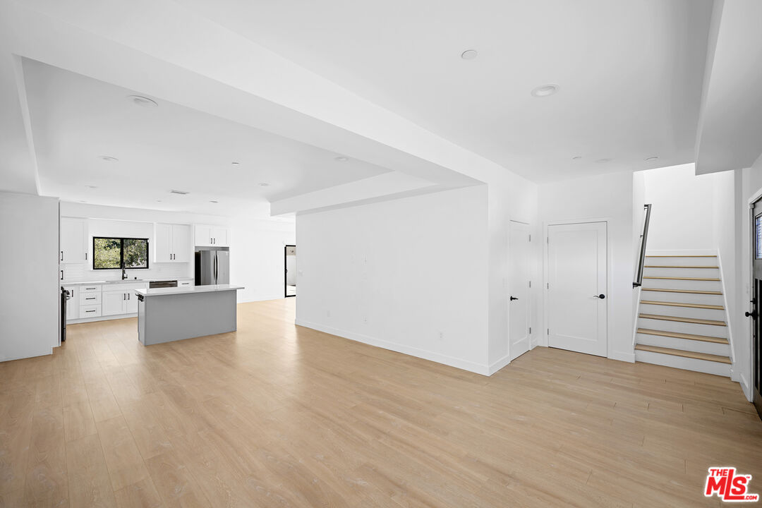 5826 Craner Ave Unit: 5822