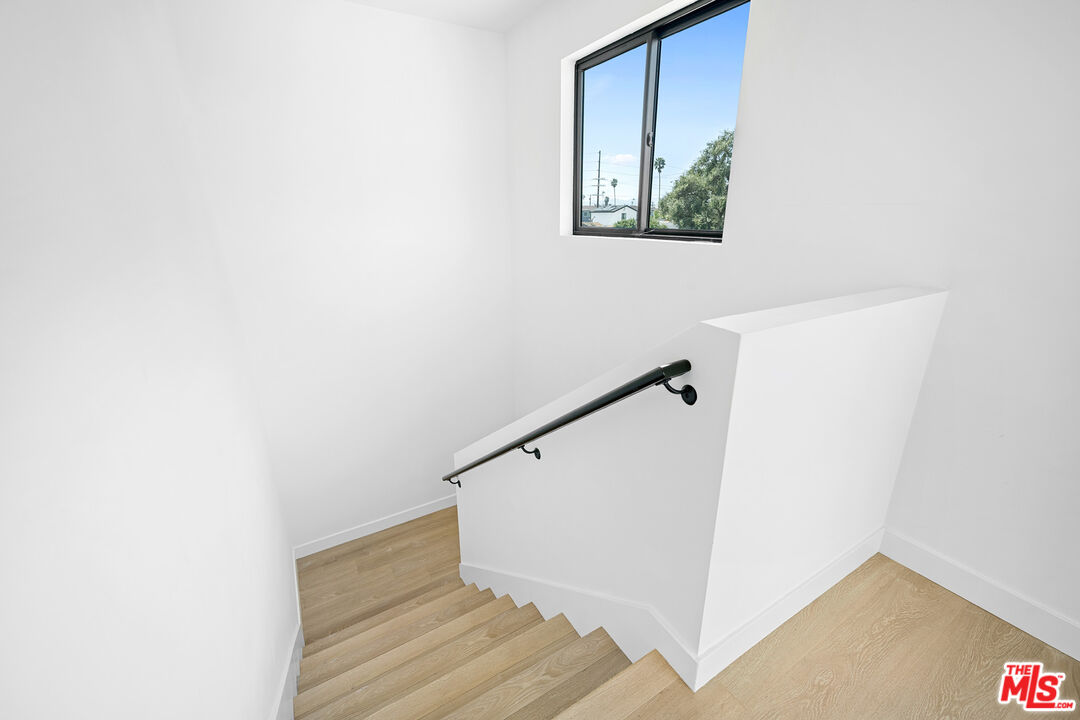 5826 Craner Ave Unit: 5822