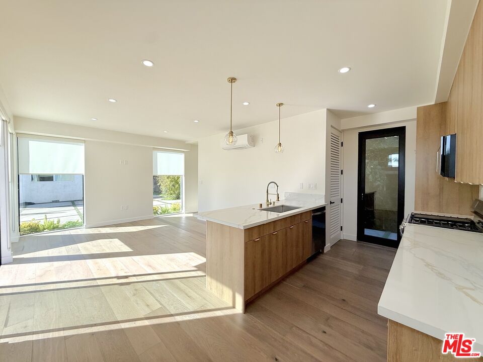 10475 W Olympic Blvd