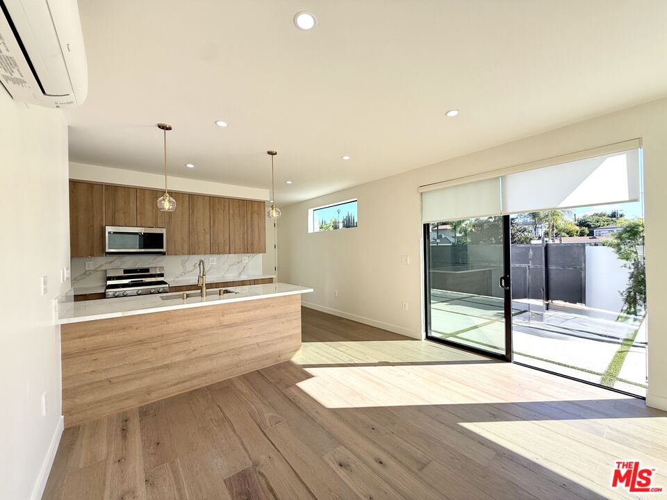 10475 W Olympic Blvd