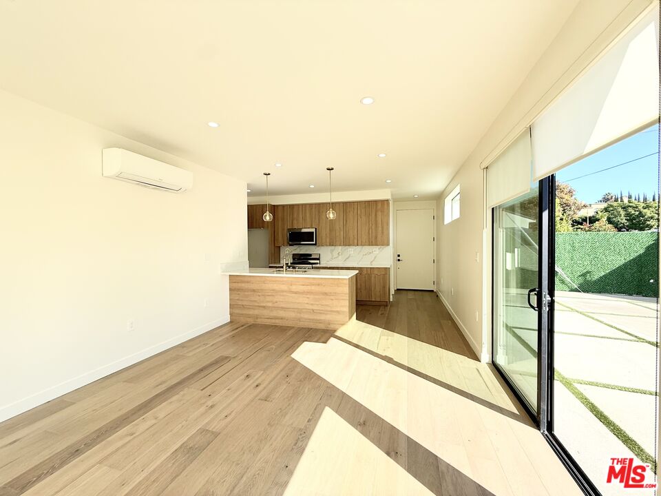 10475 W Olympic Blvd