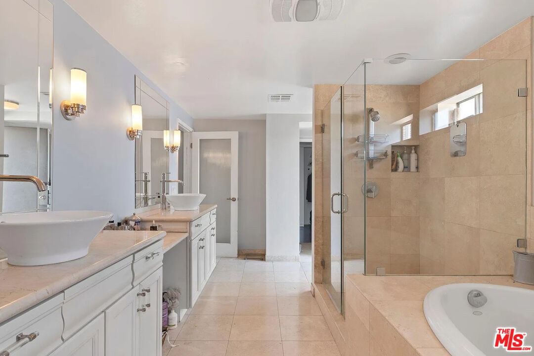 121 S Palm Dr Unit: 601