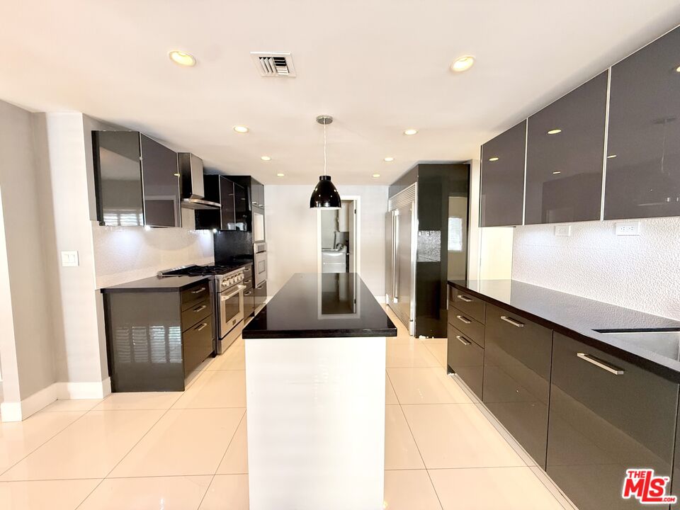 121 S Palm Dr Unit: 601