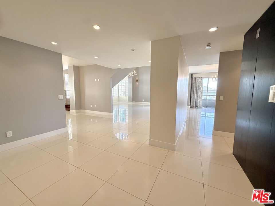 121 S Palm Dr Unit: 601