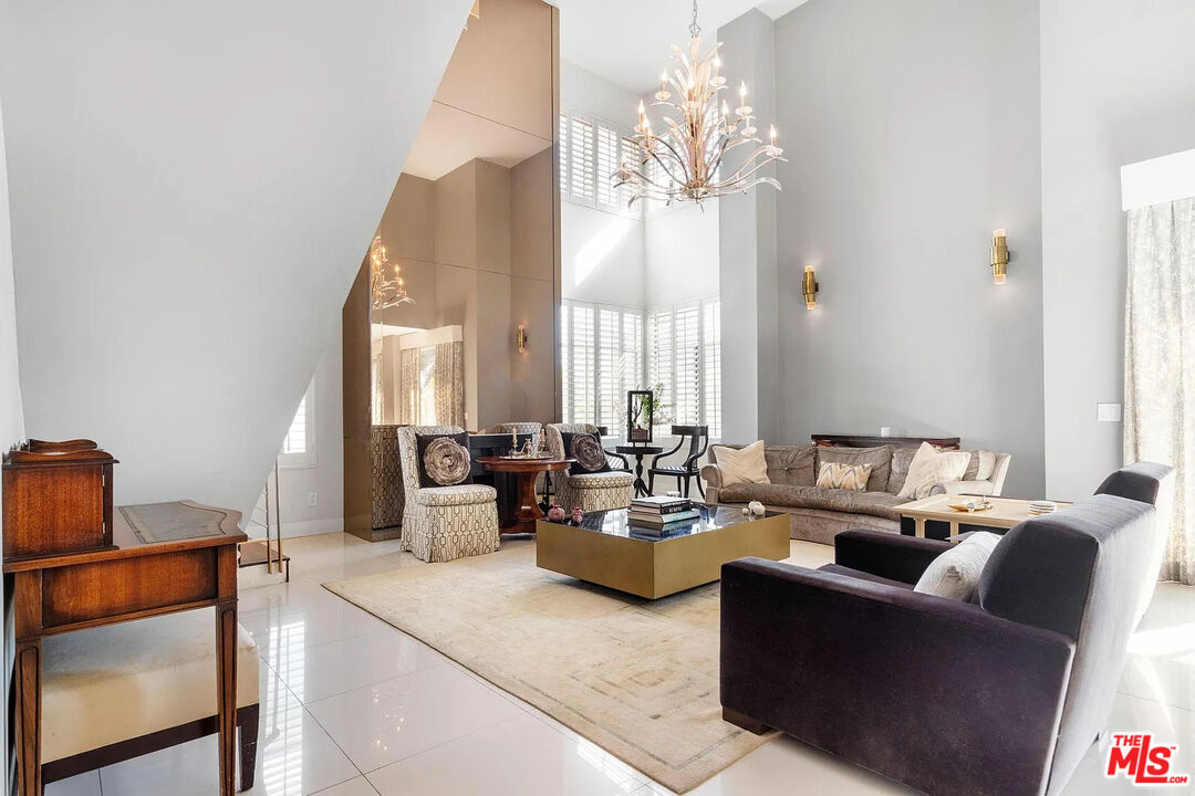 121 S Palm Dr Unit: 601