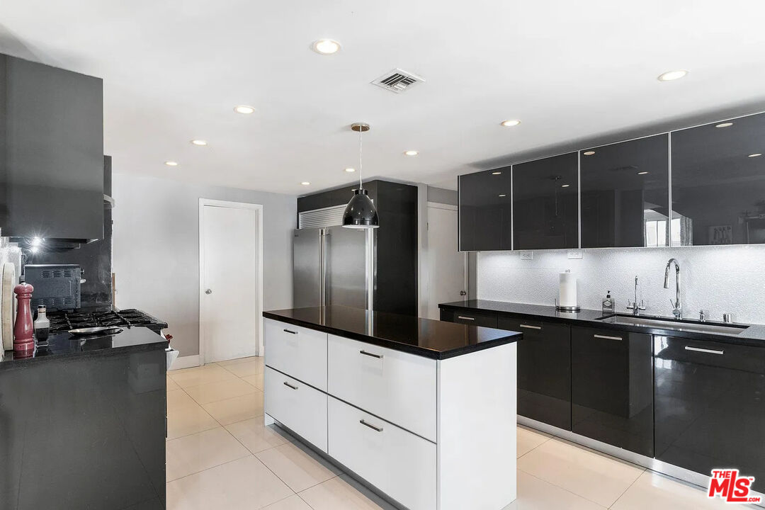 121 S Palm Dr Unit: 601