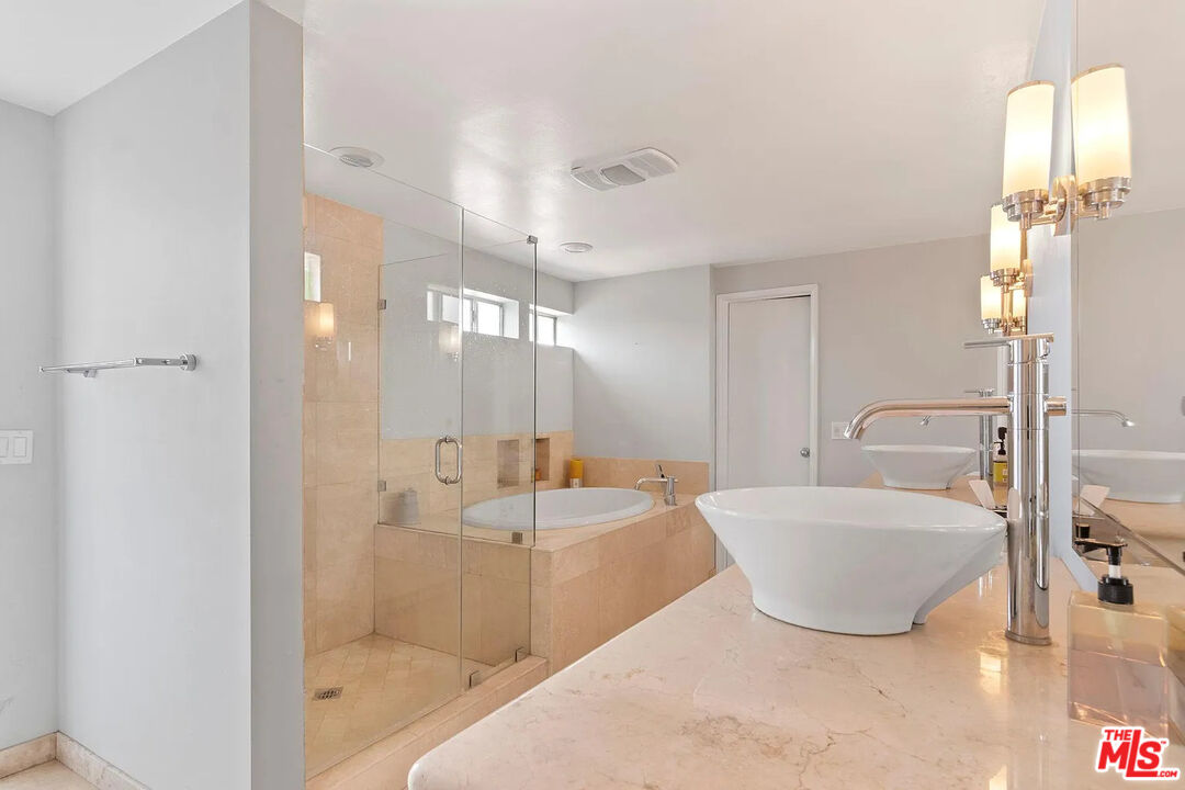 121 S Palm Dr Unit: 601