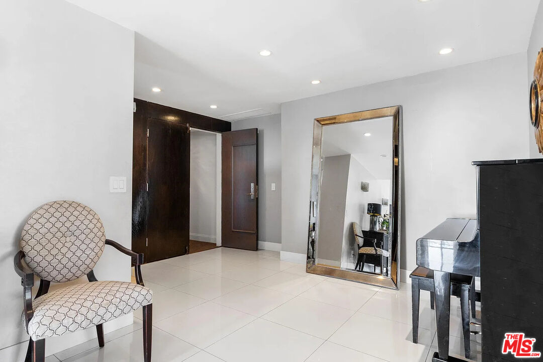 121 S Palm Dr Unit: 601