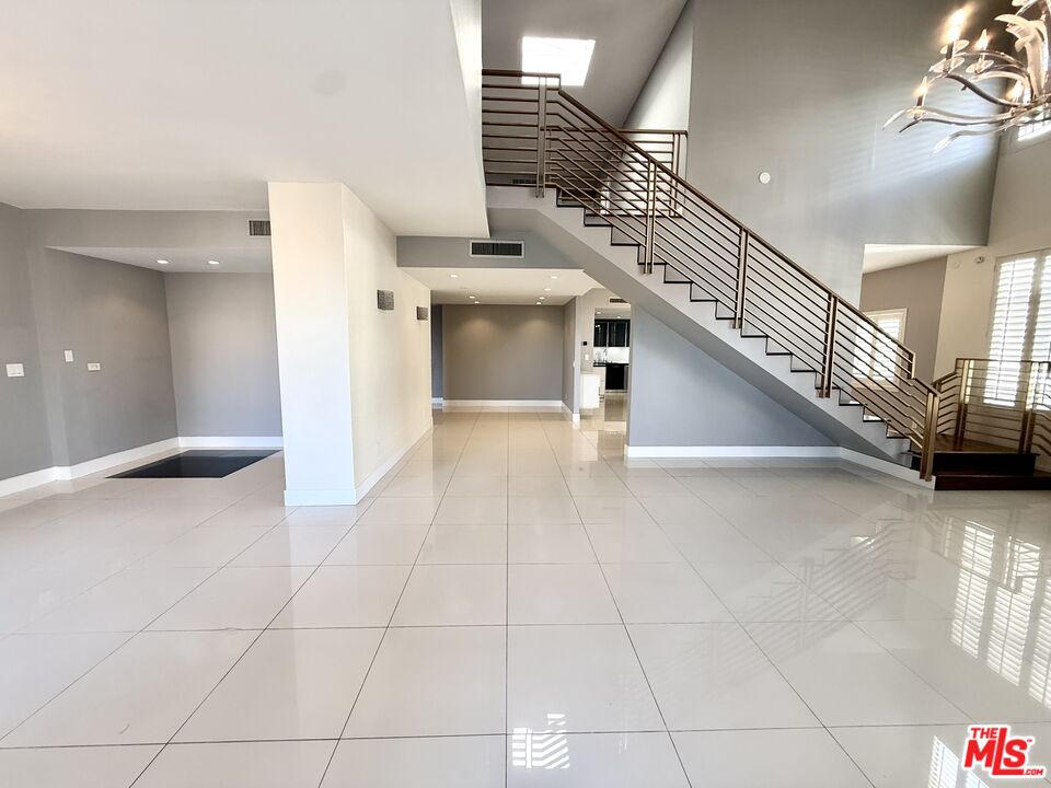 121 S Palm Dr Unit: 601