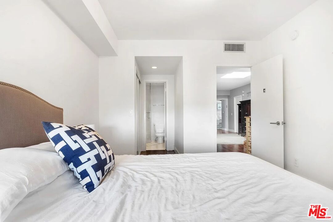 121 S Palm Dr Unit: 601