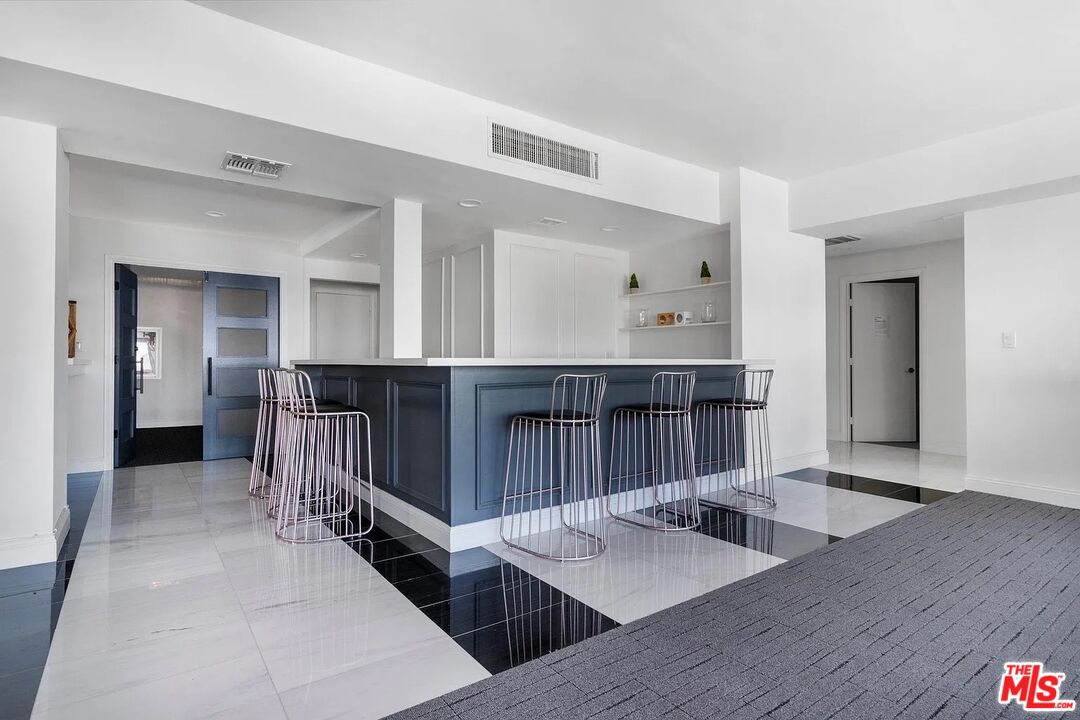 121 S Palm Dr Unit: 601