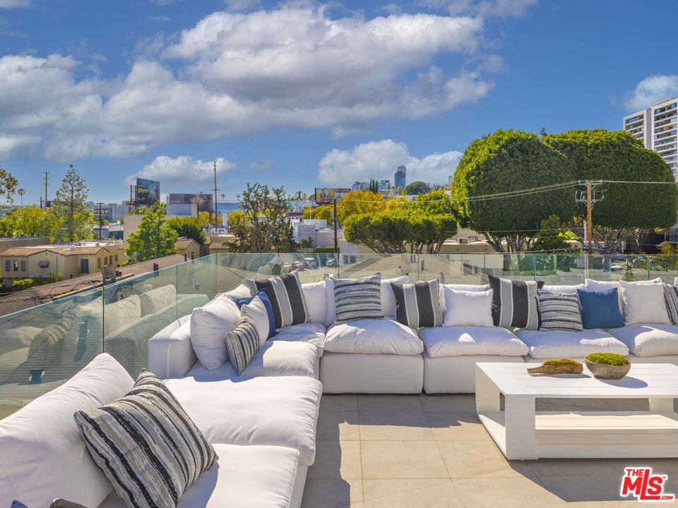 1017 N Croft Ave Unit: PH2