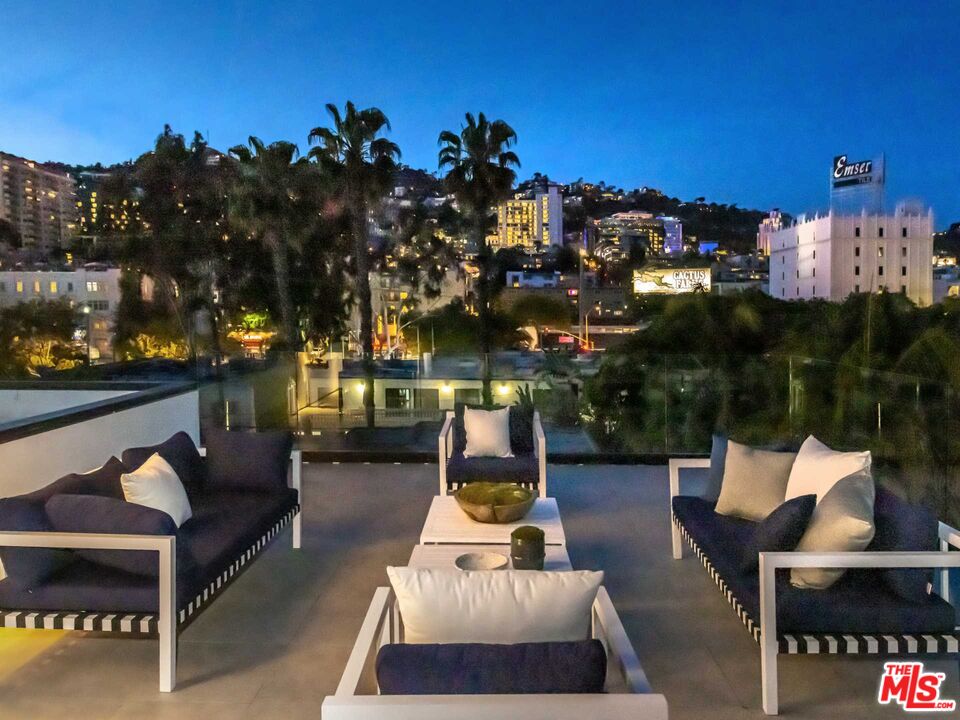 1017 N Croft Ave Unit: PH2