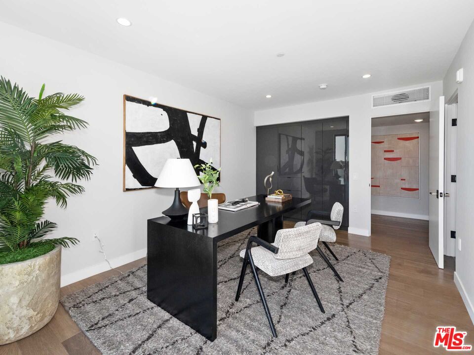 1017 N Croft Ave Unit: PH2