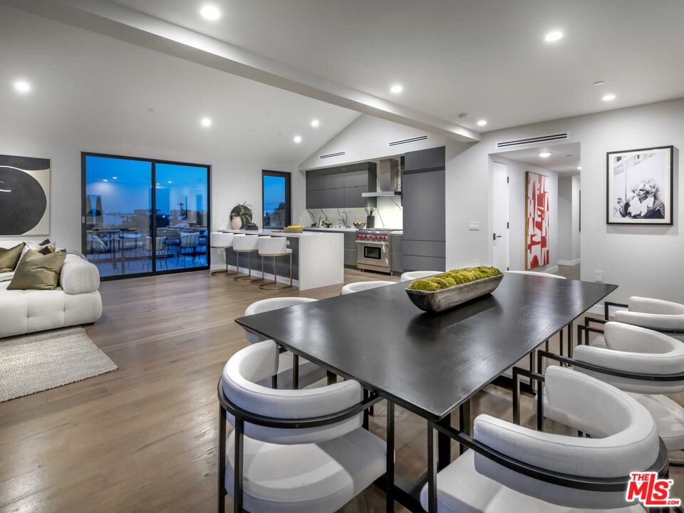 1017 N Croft Ave Unit: PH2